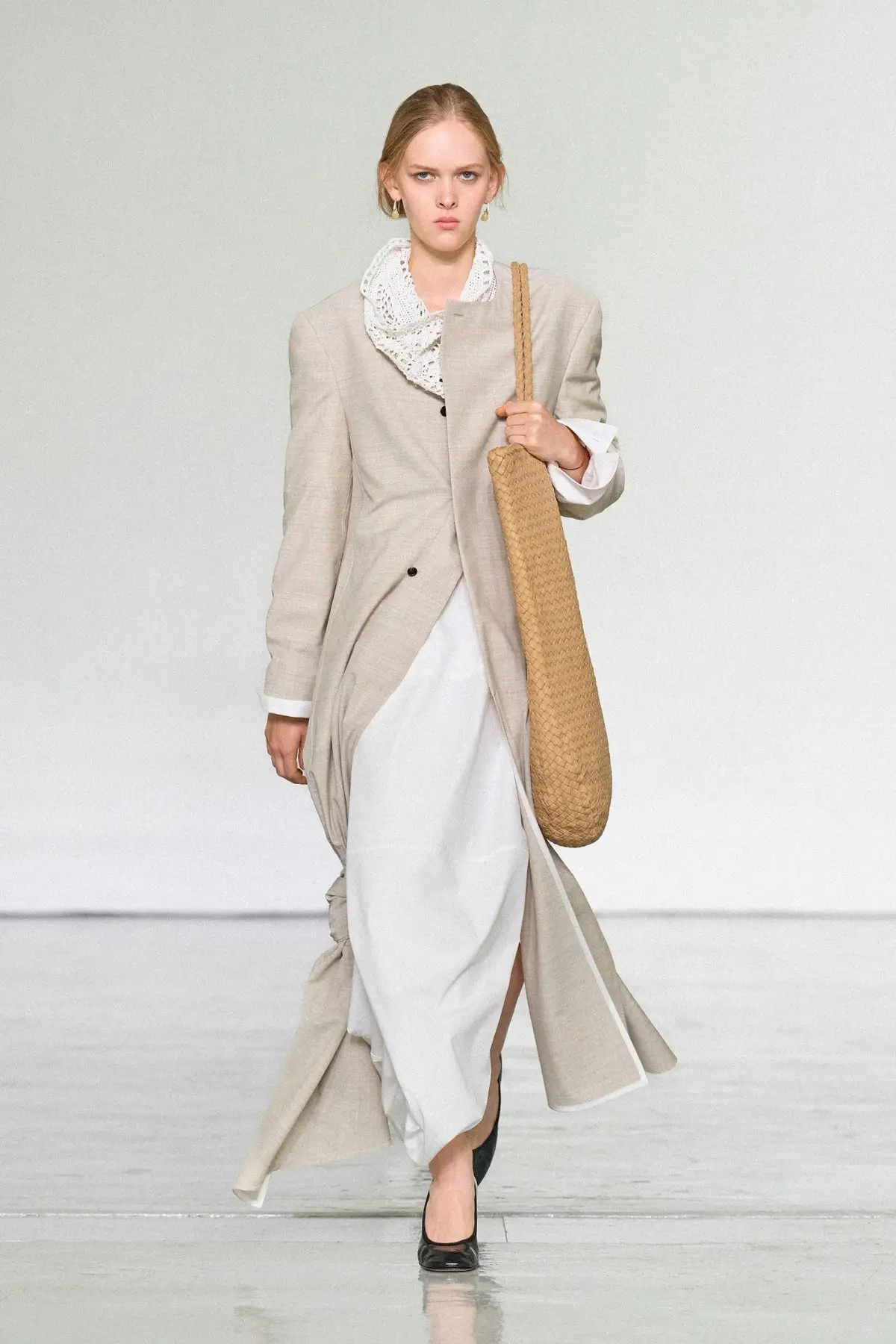 Bottega Veneta, Spring 2027, look 1.
