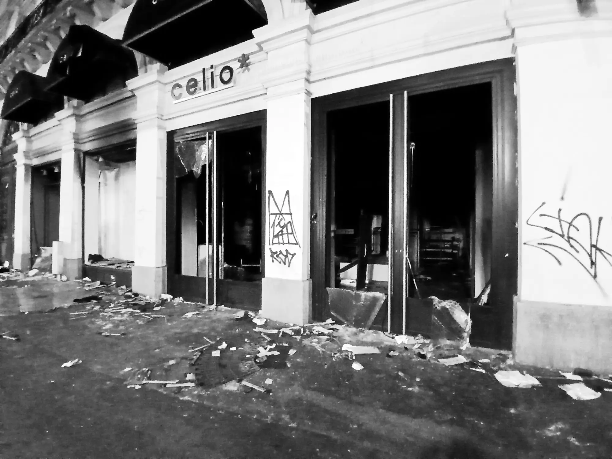 The morning after: a Célio shop at Porte Saint Denis, emptied, its windows gone.