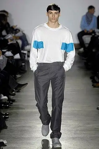 Fall 2007. Colour blocking at the chest and sleeve.