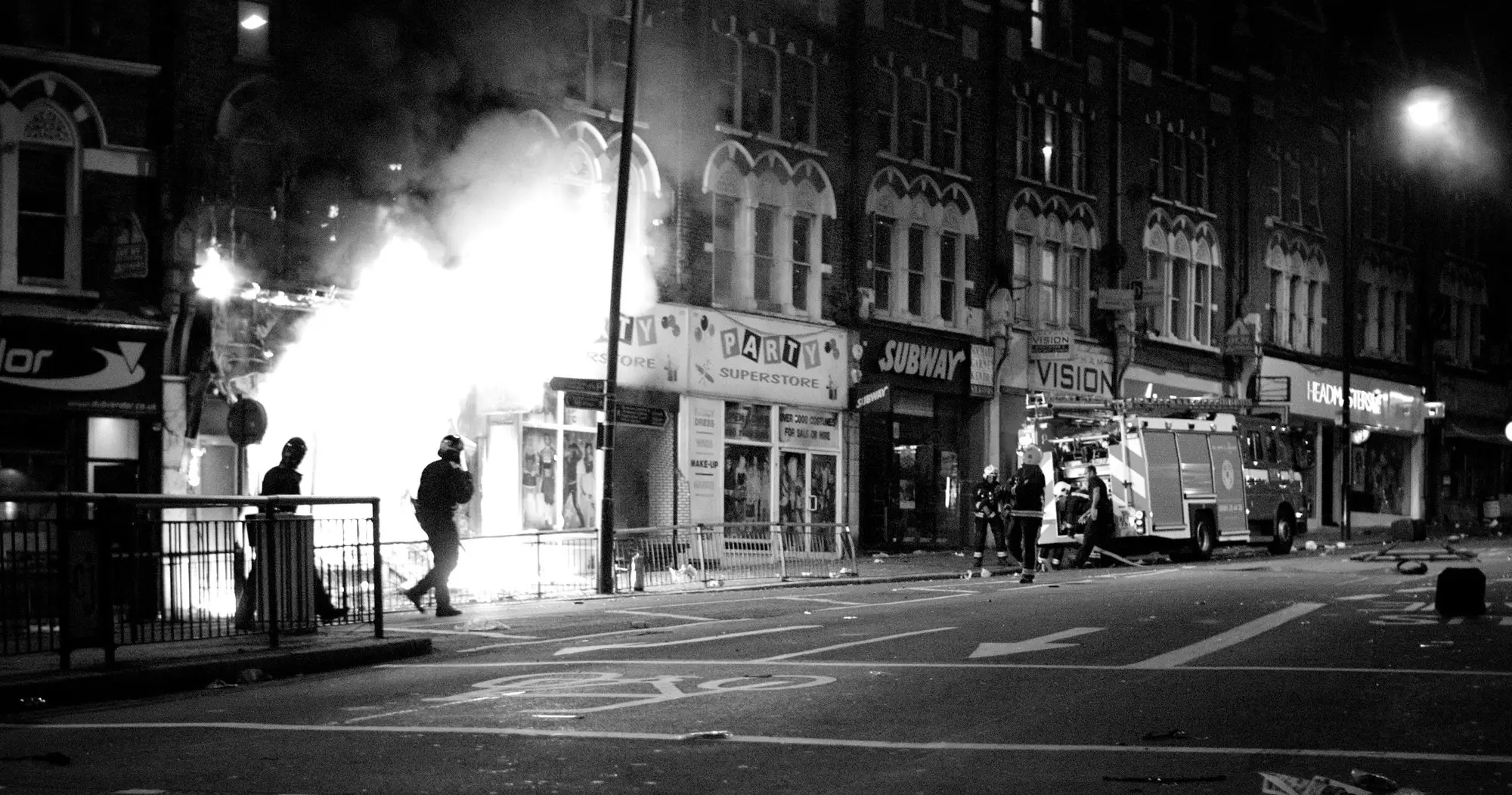 London, 2011. A shop on fire at Clapham Junction, 8 August 2011.
