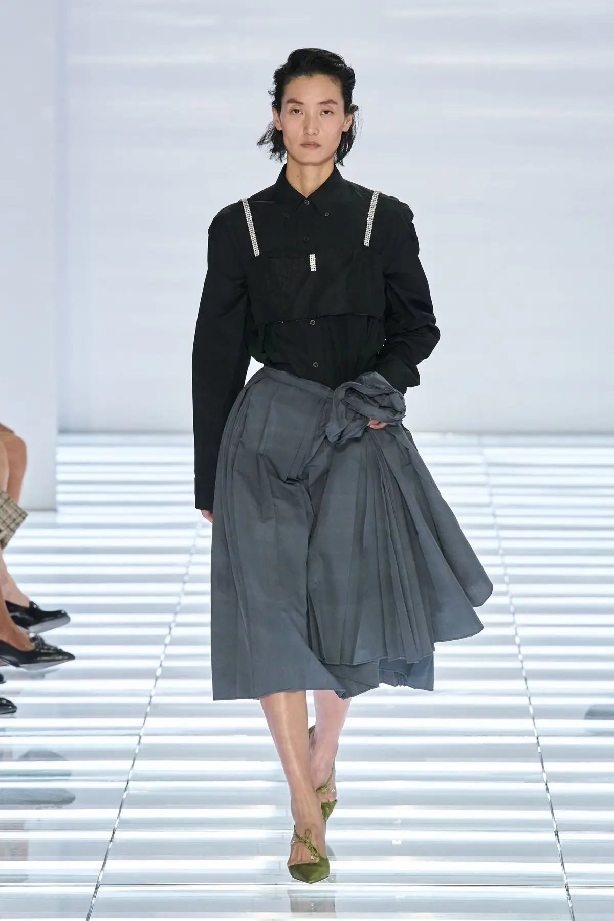 Look 55. Grey skirt with a layer knotted at the waist.
