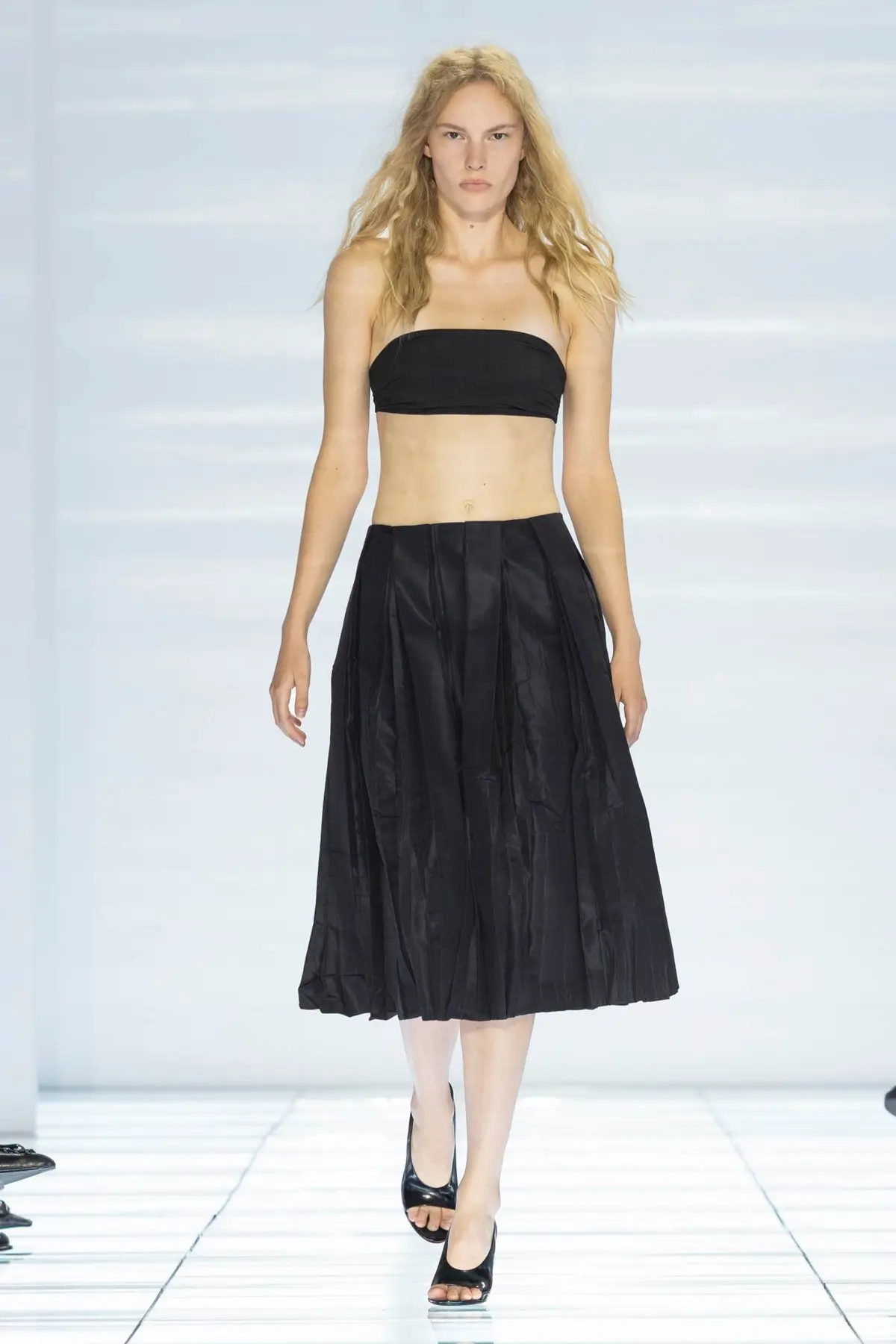 Long skirt, short top. Prada SS27, Look 41