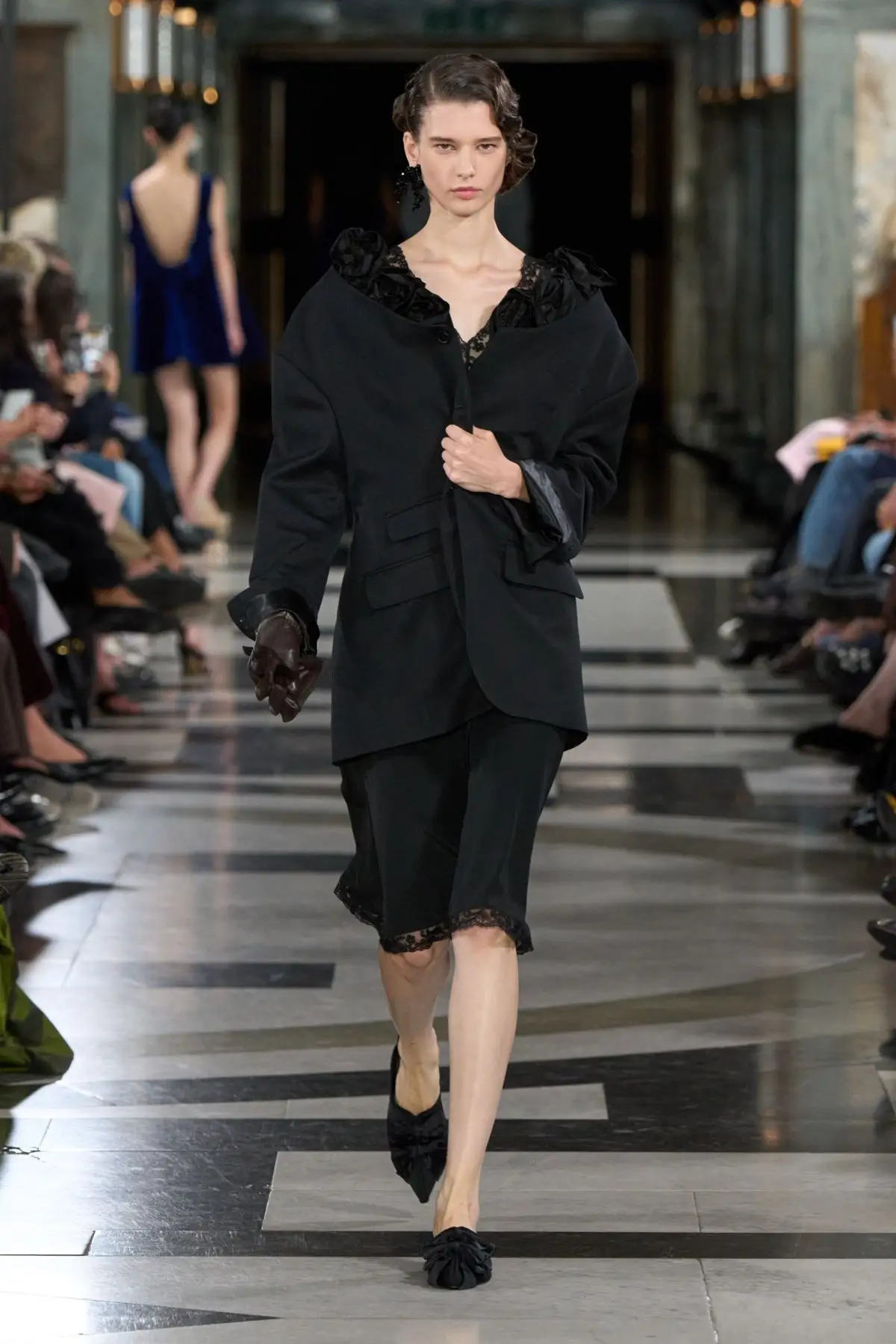 Look 18.